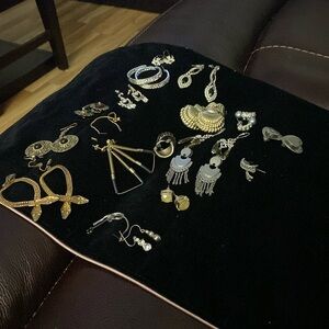 Lot of 19 earrings